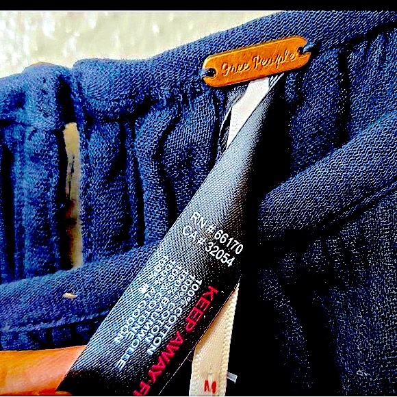 NWT- Free People Fairycore Puff Long Sleeve Crop Top a gem size M deep navy! - Picture 4 of 5